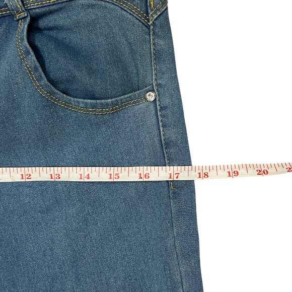 Y&F Stretch Women’s Sz 11/12 High Rise Curvy Fit Jeans Blue Rhinestone Buttons - Picture 7 of 16